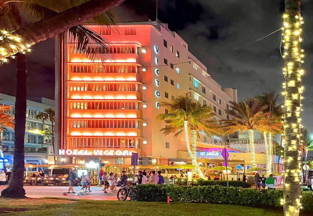 Hotel Victor Art Deco Miami Beach night neon light built 1937