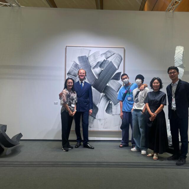 Frieze Seoul 2023 is now open!
rkive friezeofficial johyungallery
#LeeBae #FriezeSeoul #FriezeMasters #Frieze
#rapmon #rapmonster #bts #rm #rap #kimnamjoon #jimin #namjoon #jin #suga #jhope #jimin #jungkook #v #army #btsarmy #bangtanboys #rapgod #raptor #bangtan #parkjimin