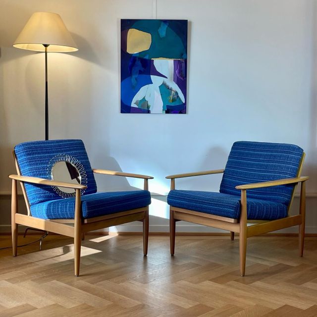 Easy chairs are hard to find - especially ones in lighter colored wood like this pair, made of solid beechwood. Original wool cushions in great condition, also very rare. Ideal for reading, watching TV or just relaxing, the larger size and sitting angle of the easy chair is what makes it “easy”. This pair can be the focal point of a sitting area, bringing warmth and texture without being too dominant. Made in the 1960s and in good vintage condition.

Price for the pair: CHF 1’800.-

Painting by daniel_zeltner 

All objects for sale.

At the store on Alemannengasse 4, open by appointment or on Wednesdays, 16-18.30 and Saturdays 14-17.30, together with lots of other mid-century pieces. PLEASE SEE THE COMMENTS SECTION BELOW FOR AVAILABILITY😅 Be sure to reserve your piece before it is sold🙏

We buy, sell and restore mid-century furniture and artefacts such as lamps, vases and much more. We also rent furniture and provide expertise. And we also exhibit and sell contemporary art. Contact us for further information.

#design #interiordesign #interiors #vintage #designfurniture #vintagedesign #vintagefurniture #interiorstyling #interiorinspiration #architecturaldigest #elledecor  #innenarchitektur #danishdesign #midcentury #midcenturymodern #midcenturyfurniture #scandinaviandesign #vintageswitzerland #vintagebasel #vintagezürich #vintagegeneva  #designmiamibasel #artbasel #basel #easychairs